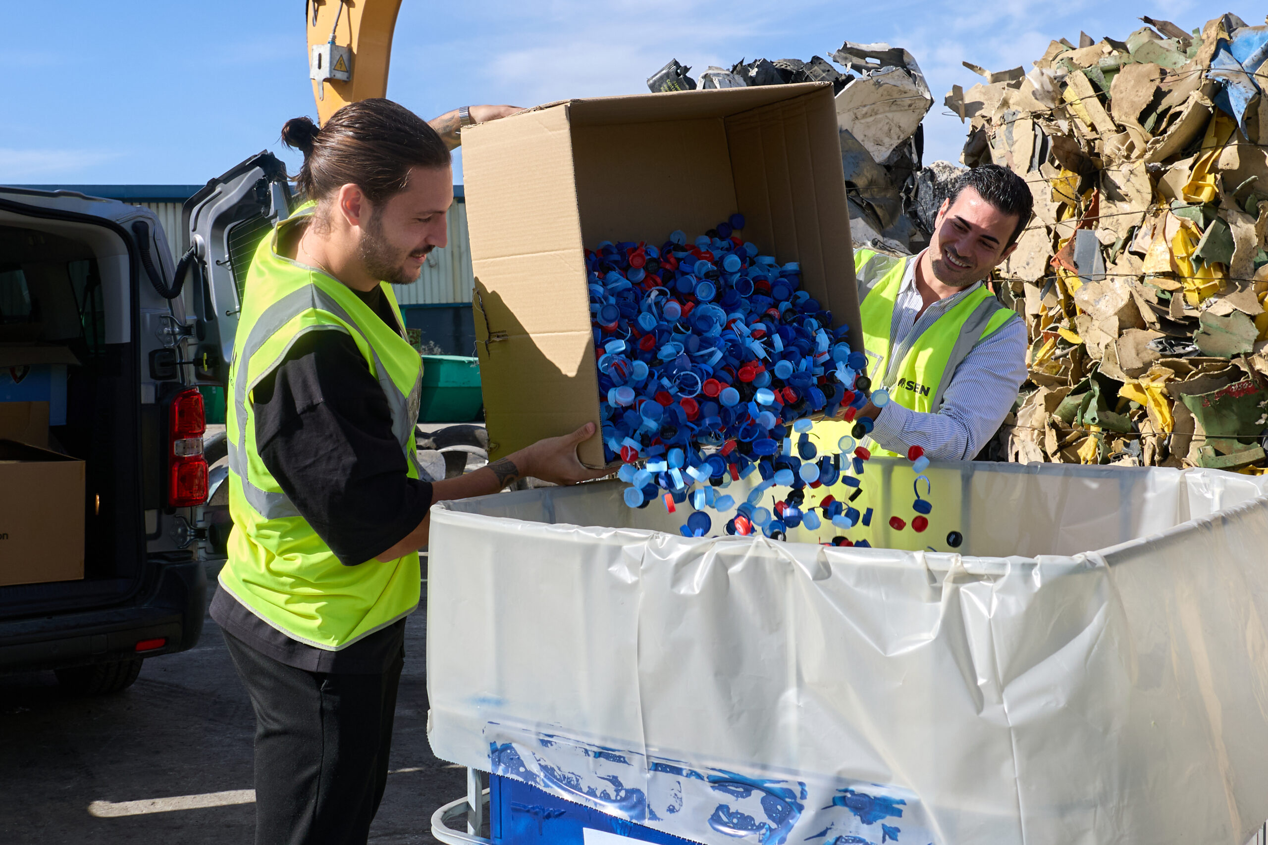SEN, Osasuna y Bodega Otazu suman 10.000 tapones reciclados en El Sadar
